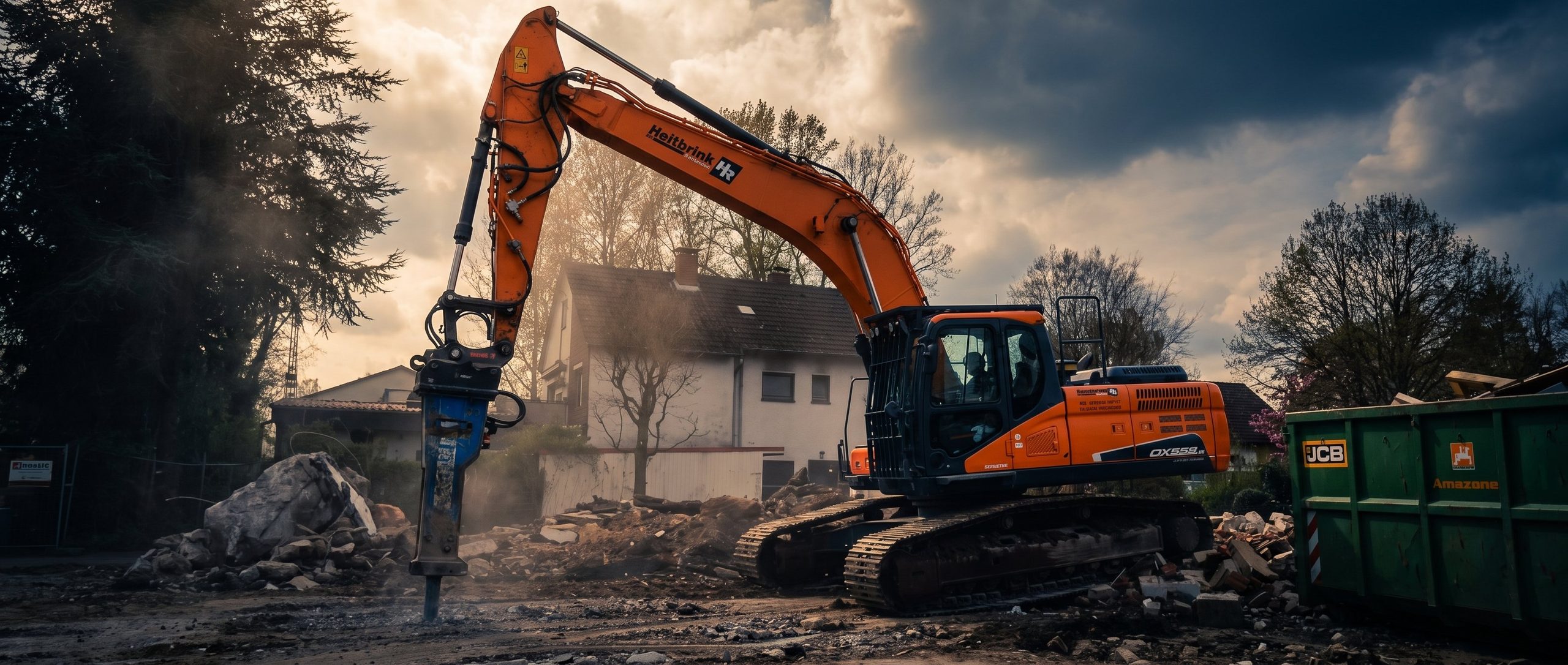 Doosan-Bagger mit Hydraulikhammer beim Abbruch